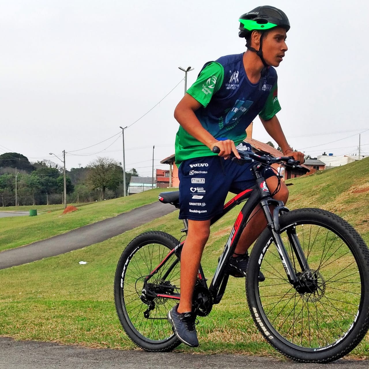 Alunos da Escolinha de Triathlon em Curitiba mostram evolução nas aulas presenciais